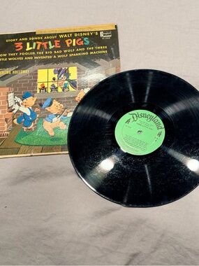 1961 Walt Disney Three Little Pigs Vinyl Record - ST-1910